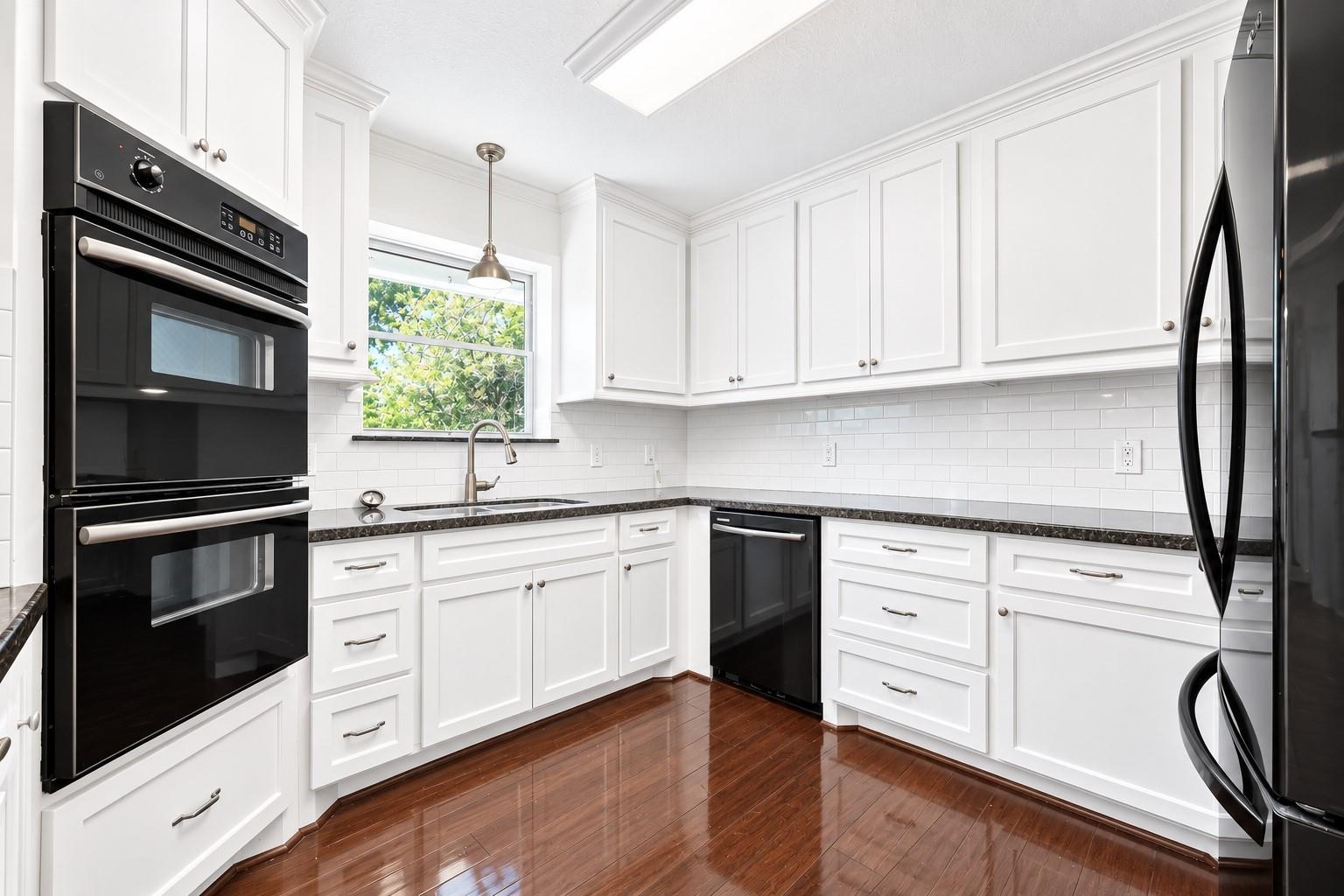 15613 Shanghai Street