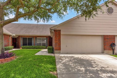 Photo of 3310 Country Meadows Court, Pearland, TX 77584 (MLS # 26986258)