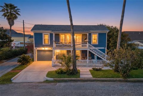 Photo of 1314 15th Street, Galveston, TX 77550 (MLS # 32138881)