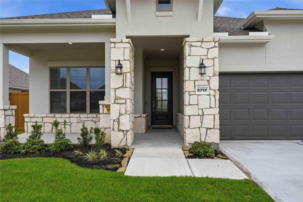 Photo of 2717 Mackinac Bay Drive, La Marque, TX 77568 (MLS # 45486833)