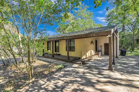 Photo of 32 E Rivercrest Drive, Houston, TX 77042 (MLS # 53418562)