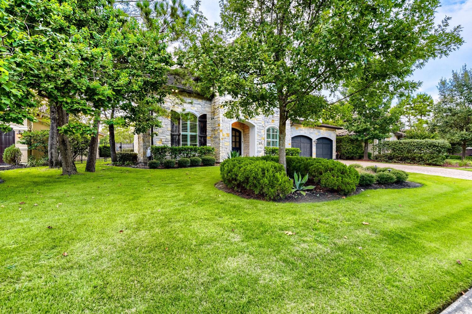 27 Johnathan Landing Court