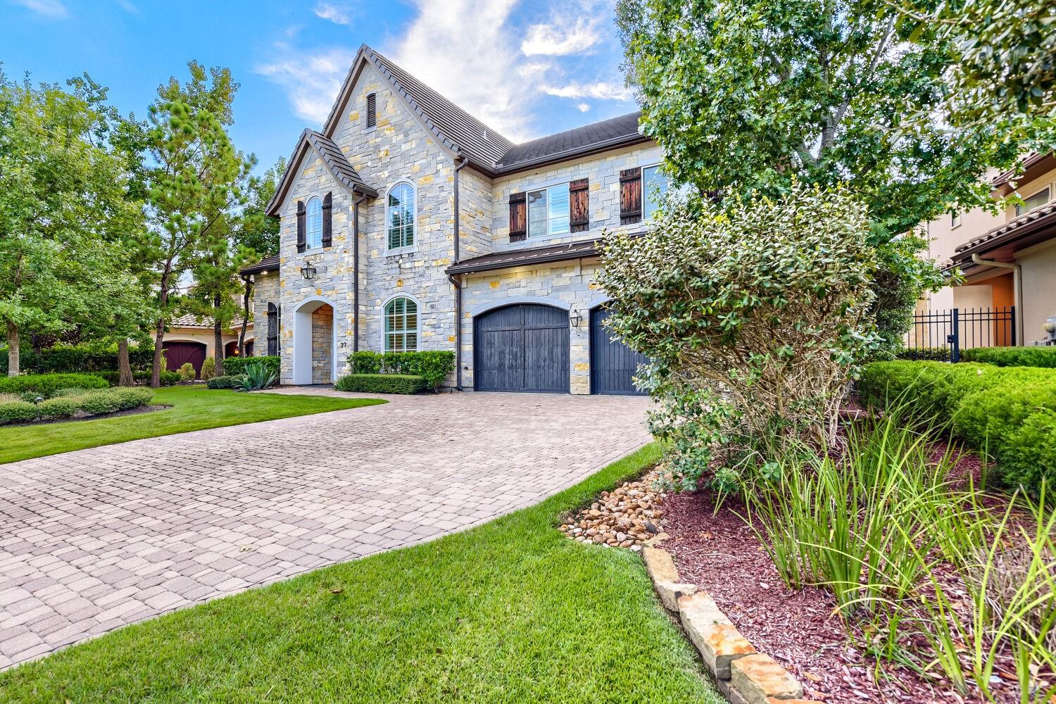 27 Johnathan Landing Court
