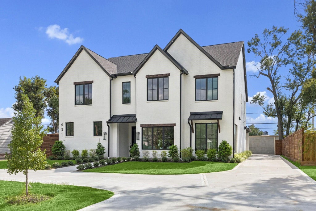 Photo of 431 W 30th Street, Houston, TX 77018 (MLS # 61817412)