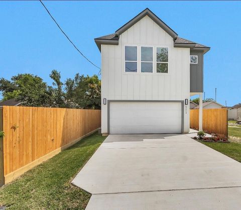 Photo of 8214 Cowart Street, Houston, TX 77029 (MLS # 9700895)