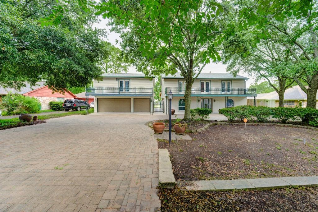 Photo of 303 Shady Glen Lane, Conroe, TX 77385 (MLS # 56111738)