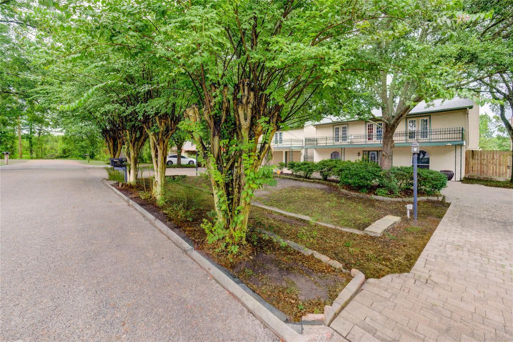 Photo of 303 Shady Glen Lane, Conroe, TX 77385 (MLS # 56111738)