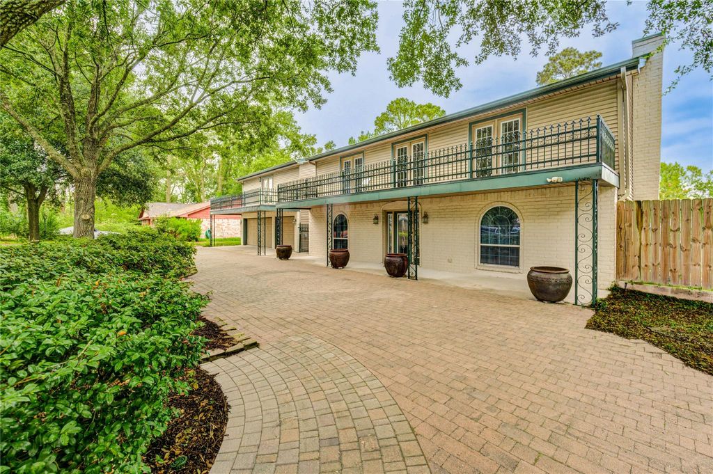 Photo of 303 Shady Glen Lane, Conroe, TX 77385 (MLS # 56111738)