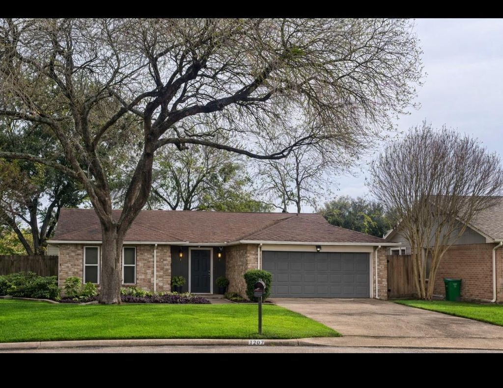 Photo of 7207 Caracas Drive, Houston, TX 77083 (MLS # 86278479)