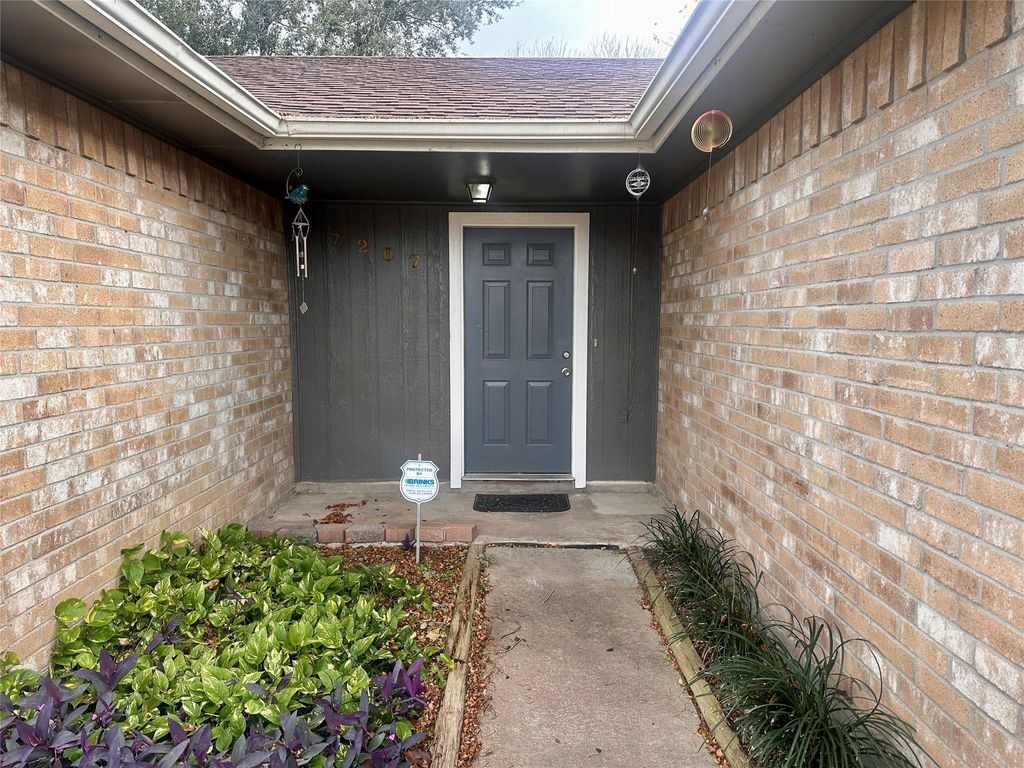 Photo of 7207 Caracas Drive, Houston, TX 77083 (MLS # 86278479)