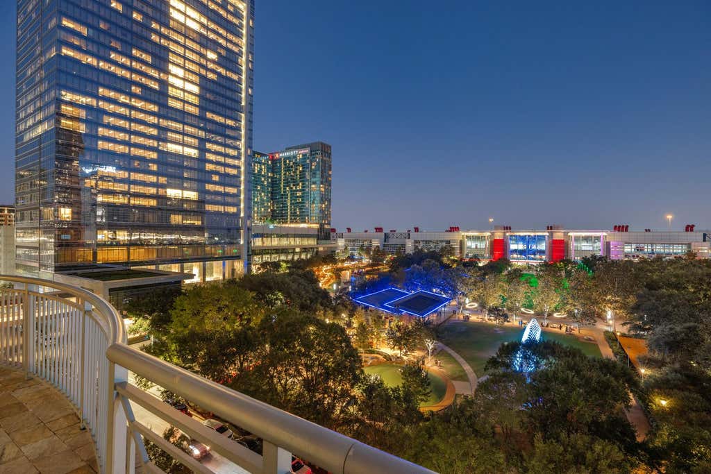 Photo of 1400 Mckinney Street #2707, Houston, TX 77002 (MLS # 60482395)