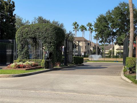 Photo of 6338 W Mystic Meadow, Houston, TX 77021 (MLS # 14640542)