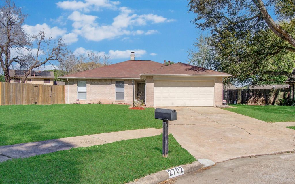 Photo of 2702 Fir Crest Court, Stafford, TX 77477 (MLS # 40653105)
