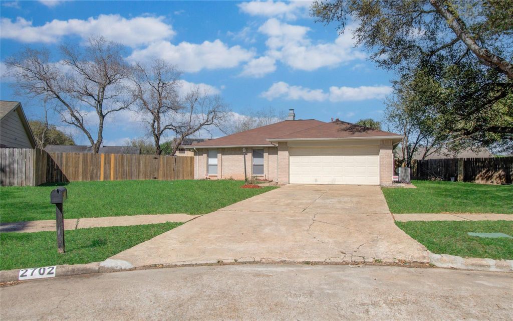 Photo of 2702 Fir Crest Court, Stafford, TX 77477 (MLS # 40653105)