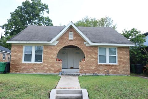 Photo of 2515 Cleburne Street, Houston, TX 77004 (MLS # 85746896)