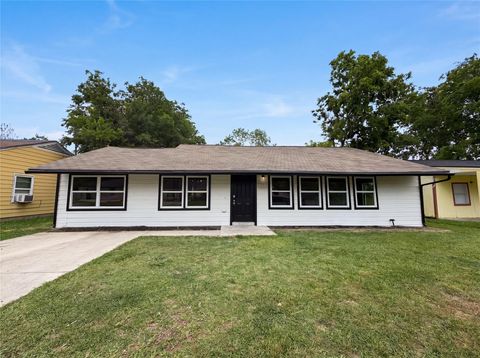 Photo of 5935 Southseas Street, Houston, TX 77033 (MLS # 65769120)