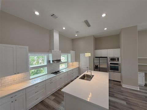 Photo of 2123 Bidwell Drive, Houston, TX 77018 (MLS # 73871534)