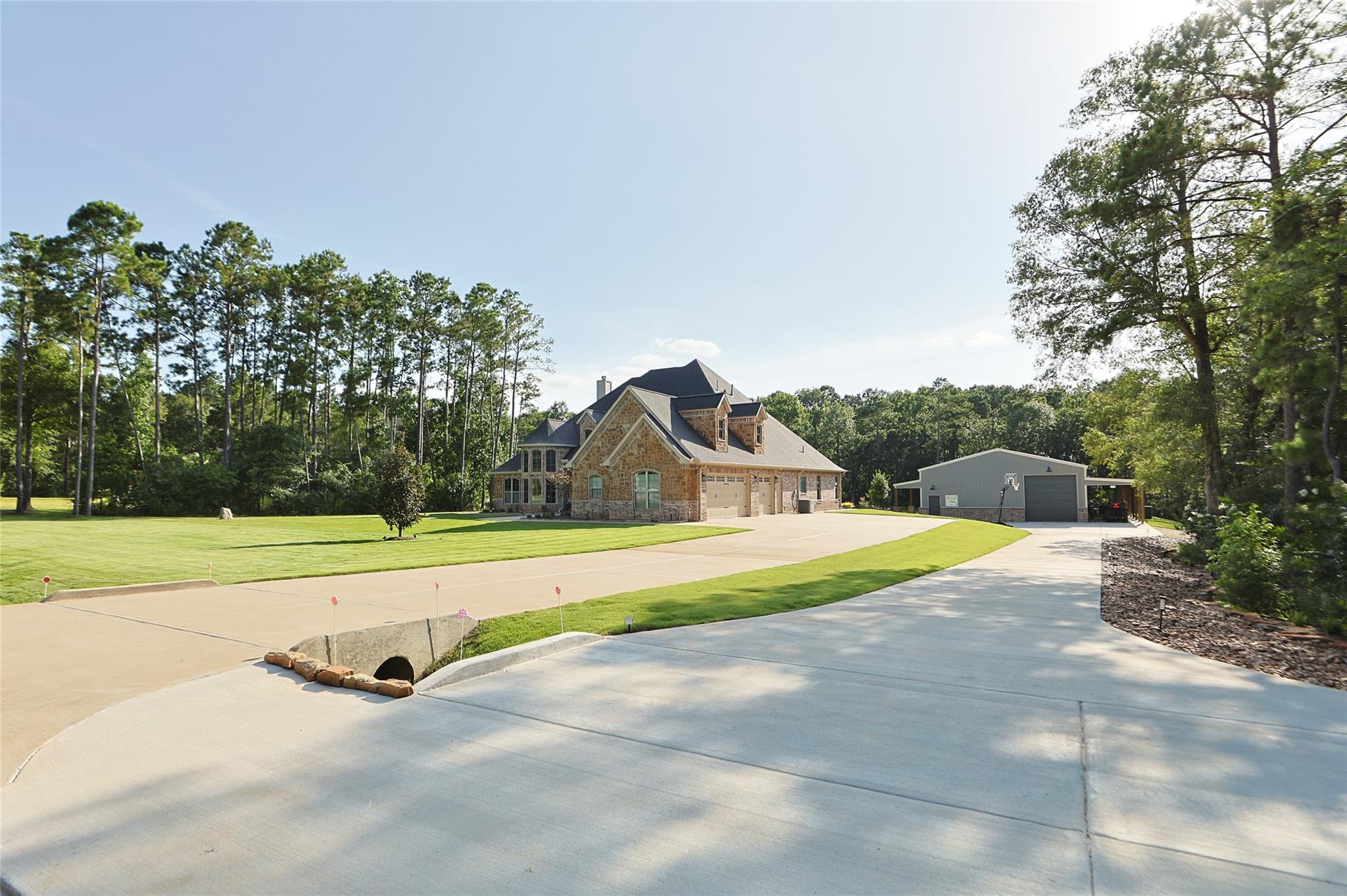 323 Mapleleaf Street