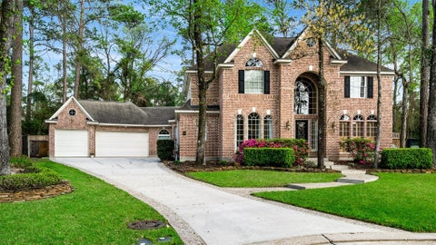 Photo of 2 Lenox Hill Drive, The Woodlands, TX 77382 (MLS # 2163899)