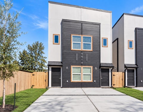 Multifamily For Sale - 9819 Turnbow St #A-B<br/> Harris County, Houston, TX 77029