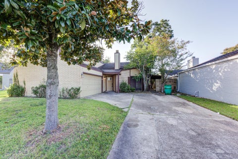 Photo of 10822 Kirktown Drive, Houston, TX 77089 (MLS # 23471551)