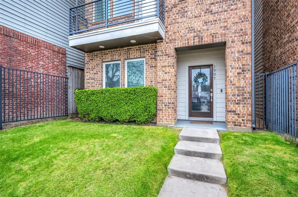 Photo of 1907 Houston Avenue, Houston, TX 77007 (MLS # 83411247)
