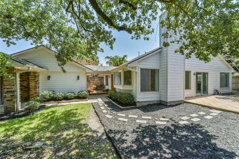 Photo of 1710 Linfield Way, Houston, TX 77058 (MLS # 21256171)