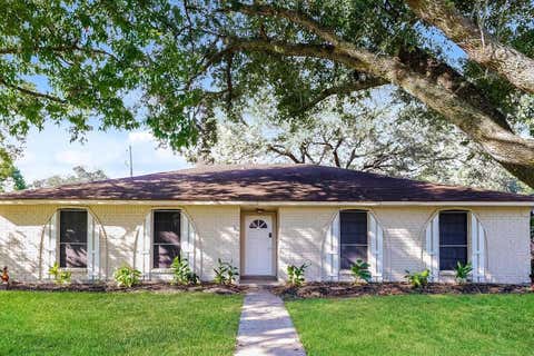 Photo of 16738 Barcelona Drive, Friendswood, TX 77546 (MLS # 61424596)
