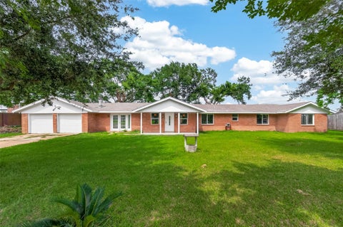 Photo of 18219 Kings Lynn Street, Webster, TX 77058 (MLS # 18216181)