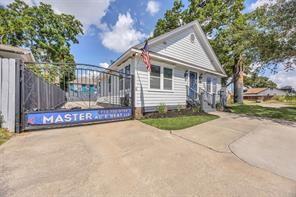 Photo of 2607 North Freeway, Houston, TX 77009 (MLS # 24210457)