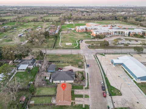 Tiny photo for 15216 Wickbriar Drive, Houston, TX 77053 (MLS # 3743918)