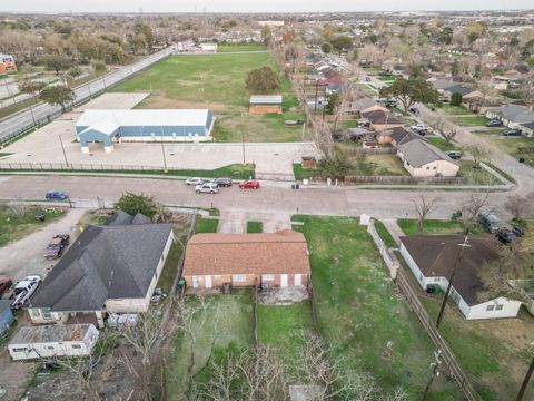 Tiny photo for 15216 Wickbriar Drive, Houston, TX 77053 (MLS # 3743918)