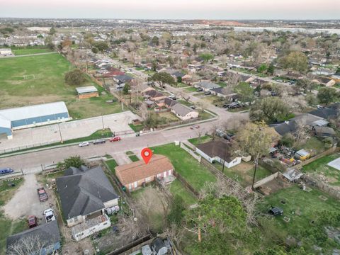 Tiny photo for 15216 Wickbriar Drive, Houston, TX 77053 (MLS # 3743918)