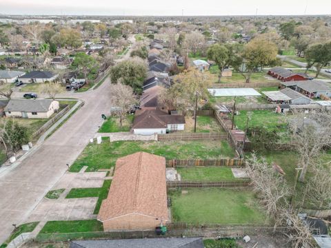 Tiny photo for 15216 Wickbriar Drive, Houston, TX 77053 (MLS # 3743918)