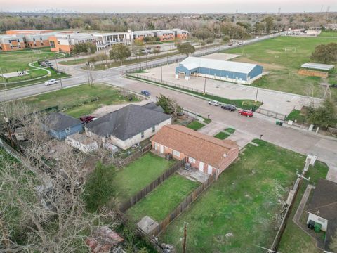 Tiny photo for 15216 Wickbriar Drive, Houston, TX 77053 (MLS # 3743918)