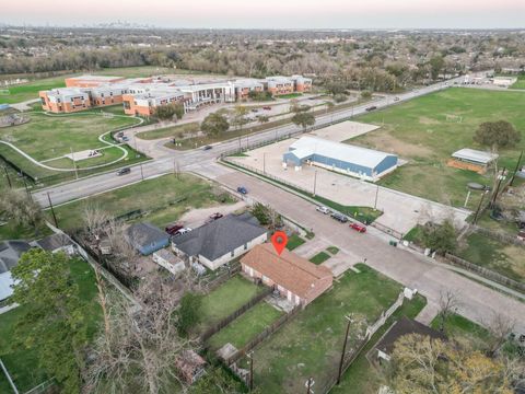 Tiny photo for 15216 Wickbriar Drive, Houston, TX 77053 (MLS # 3743918)