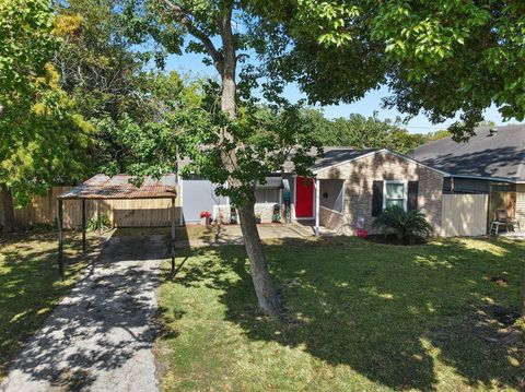 Photo of 7401 Carrie Lane, Deer Park, TX 77536 (MLS # 53722968) Photo of 7401 Carrie Lane, Deer Park, TX 77536 (MLS # 53722968)