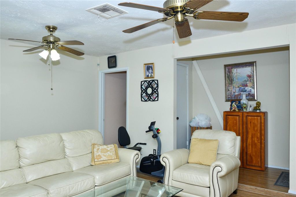 Photo of 6734 Westwick Drive, Houston, TX 77072 (MLS # 94567860)