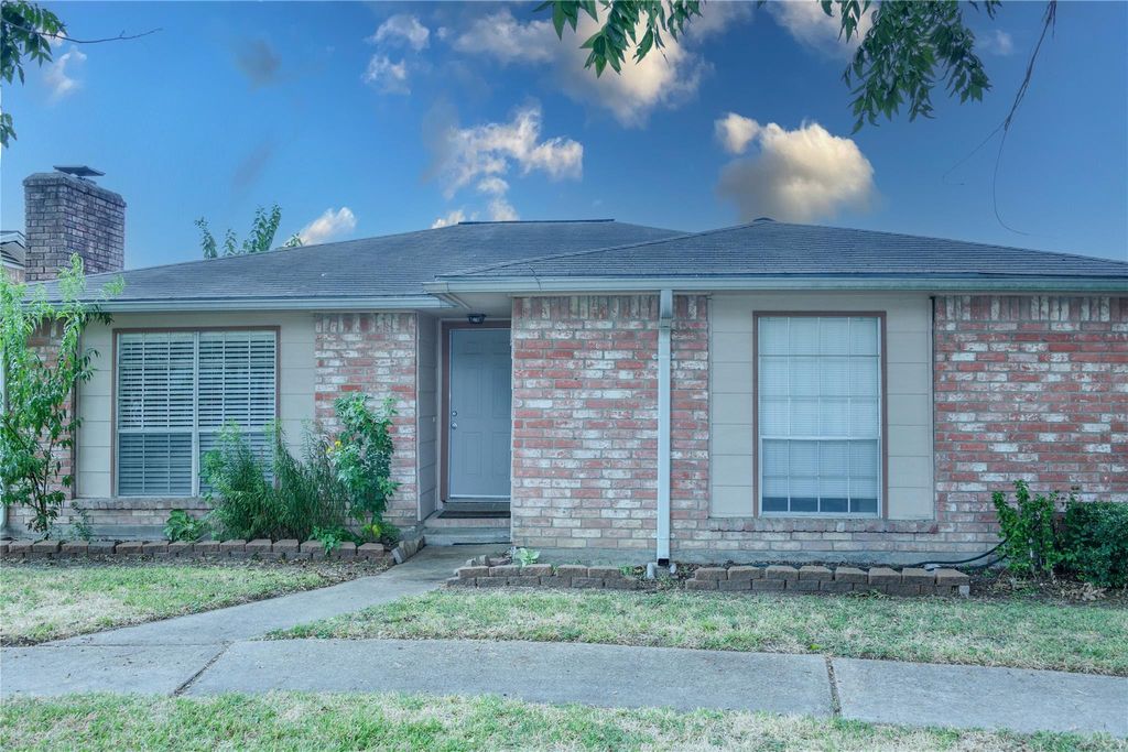 Photo of 6734 Westwick Drive, Houston, TX 77072 (MLS # 94567860)