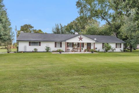Photo of 21251 Old River Road, Washington, TX 77880 (MLS # 74689481) Photo of 21251 Old River Road, Washington, TX 77880 (MLS # 74689481)