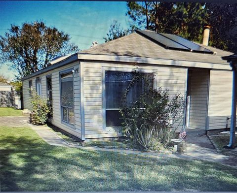 Photo of 16038 Glen Mar Dr Dr, Houston, TX 77082 (MLS # 46294614)