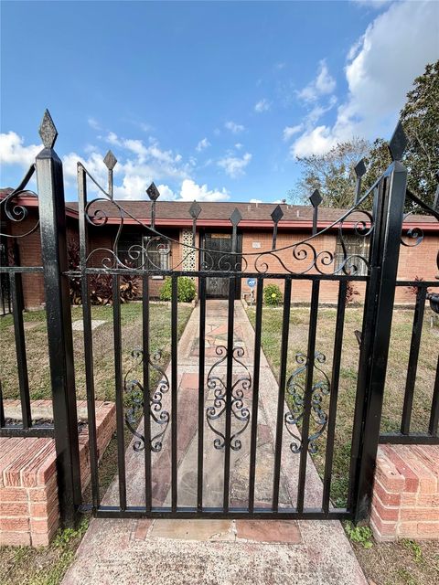 Photo of 7007 Avenue F, Houston, TX 77011 (MLS # 71286165)