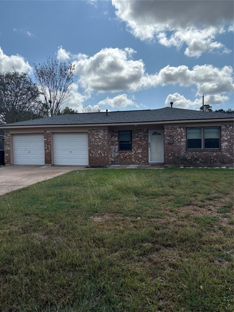 Photo of 608 Circle Way, Alvin, TX 77511 (MLS # 32809238)