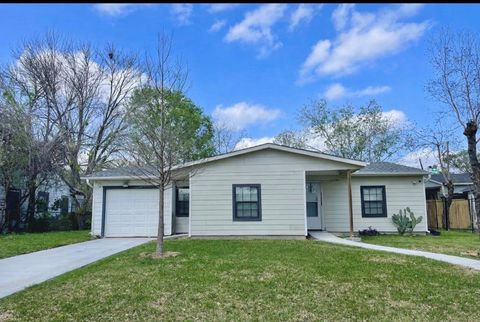 Tiny photo for 7435 Briefway Street, Houston, TX 77087 (MLS # 68600921)