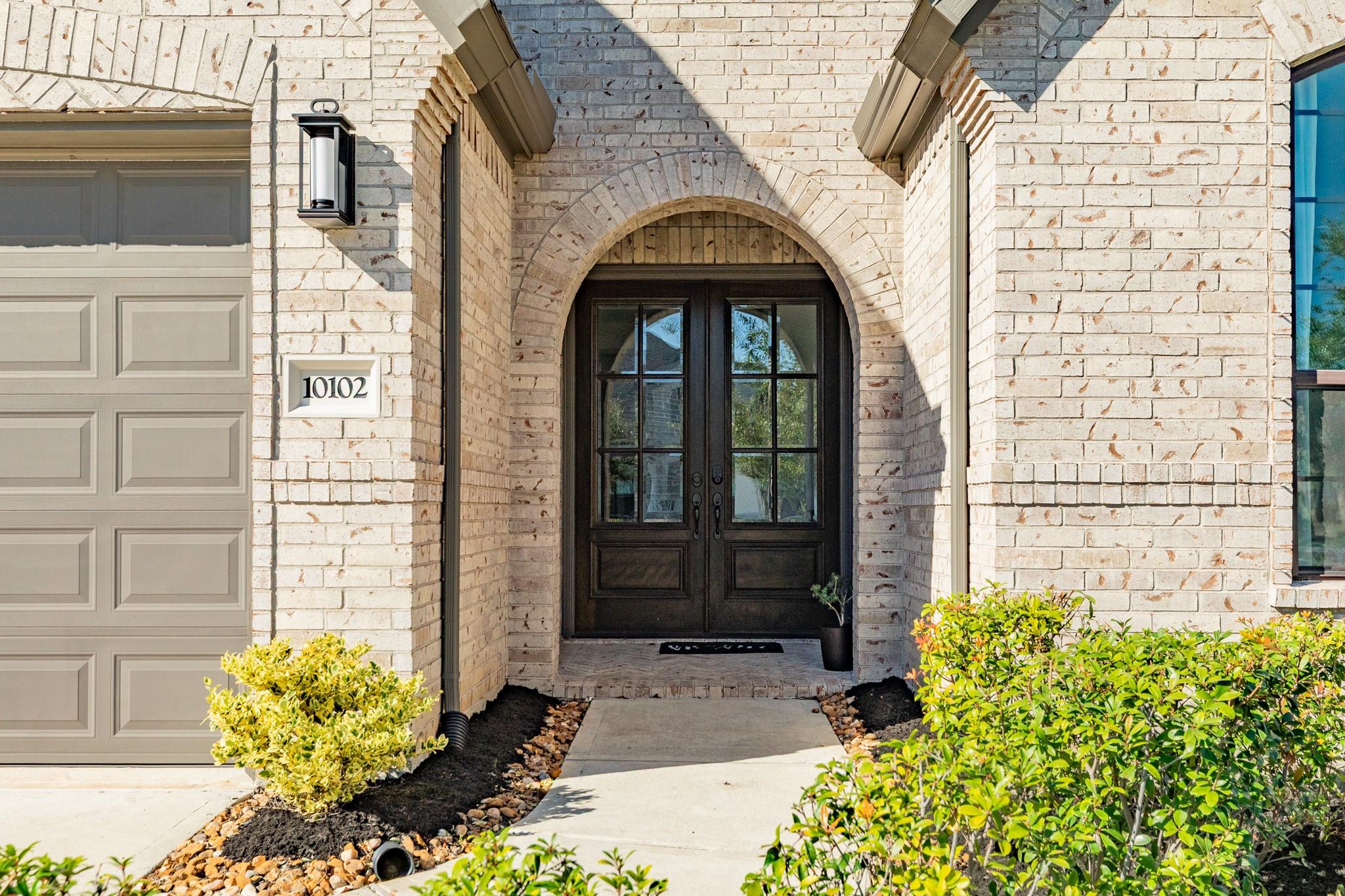 10102 Brush Way