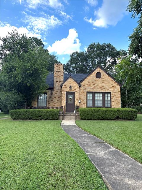 Photo of 106 S Grace Street, Crockett, TX 75835 (MLS # 12215203) Photo of 106 S Grace Street, Crockett, TX 75835 (MLS # 12215203)