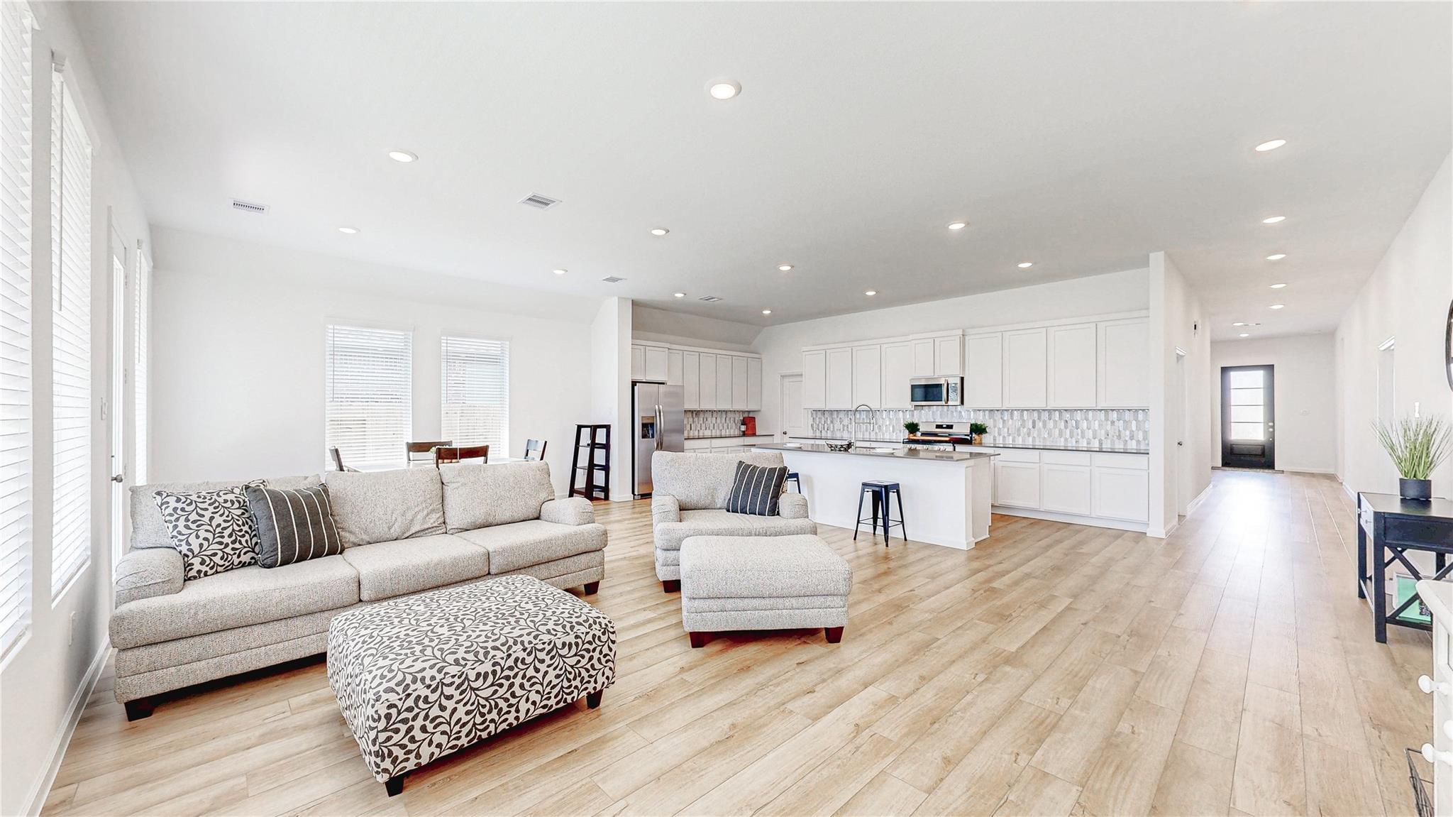 711 Hooks Trail Lane