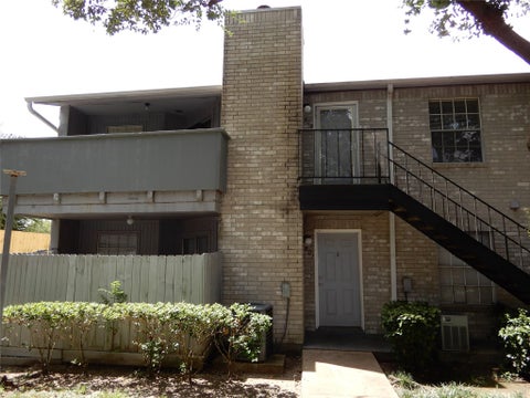 Photo of 9797 Leawood Boulevard #902, Houston, TX 77099 (MLS # 20398017)
