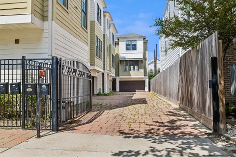 Photo of 539 W 25th Street #A, Houston, TX 77008 (MLS # 36118251)