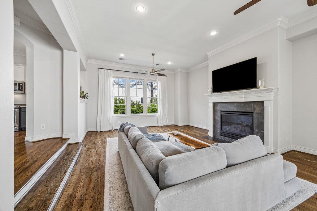 Photo of 539 W 25th Street #A, Houston, TX 77008 (MLS # 36118251)